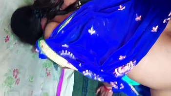 Vizinha esguicha leite no pau do namorado e chupa