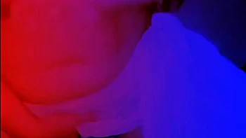 Épouse indienne amateur grosse poitrine montre chatte désirant baiser