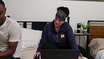 Hollee Huntress und Cory Strokes reiten den dicken schwarzen Schwanz