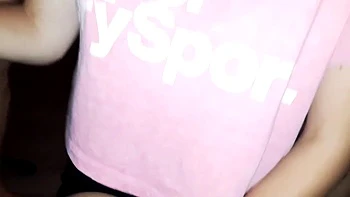 Teen Sara Bell fodida com três paus