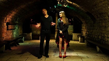 Luna peluda monta cowboy em blowjob hardcore