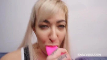 Lola Shine com cena de xixi, anal profundo, DAP, gapes e gozações