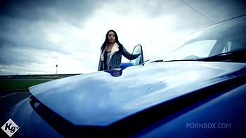 Mec en chaleur baise MILF en lingerie et bas