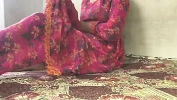 Indische MILF wird geölt im Doggy gefickt mit großen natürlichen Titten POV