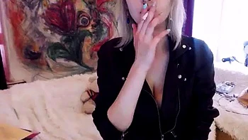 Blonde amateur se déshabille en webcam