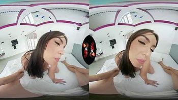 VR caliente: tetas grandes chupadas, perra y misionero