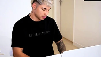 Danner Mendez faz sexo sem camisinha e boquete na Colômbia