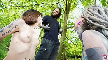 Nikolaz Zpageti folla a Silvia Soprano con blowjob profundo y anal al aire libre