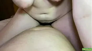 de 18 anos , com a buceta toda peluda pediu pra gravar comigo sua primeira cena Pornô