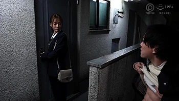 Худая азиатка с маленькими сиськами скачет сверху