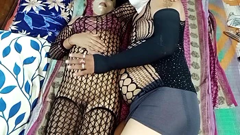 Mi novia destroza el culo de su novio con juguetes