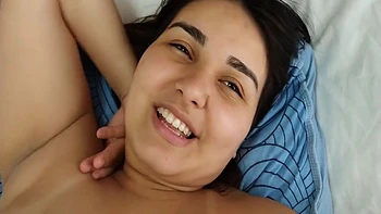 BBW embarazada morena mueve su culo grande buscando papi
