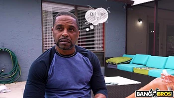 Morena tetona me hace gritar con deepthroat