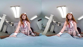 Рыжая в VR с большими сиськами в наезднице и миссионерке