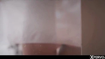 Marcello Bravo reitet rote Titten beim 69 mit lauten Orgasmen