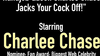 Charlee Chase fait une branlette POV milf