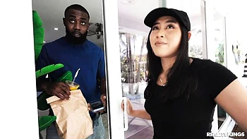 Emerald gostosa chupa pau grande na boca