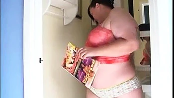 Milla Monroe: Peitos e bunda grandes masturbando no chuveiro