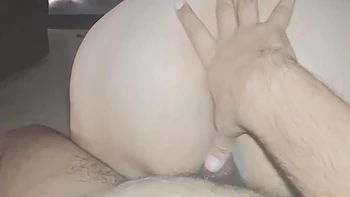 Vecina india con gran culo mueve el booty en POV