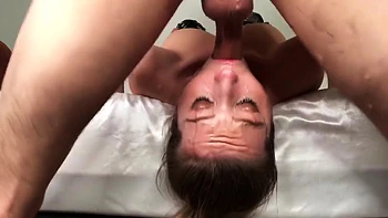 Geile 18+ Brünette Teen tief gefickt mit Leder und Stiefeln