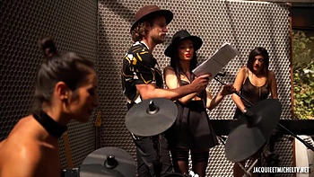 Naomie Ricci, secretaria médica de 33 años, recibe rimming