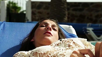 Джимена сосет и трахается наездницей жестко