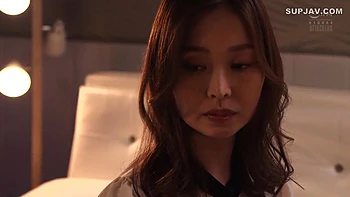 Trío asiático con morena y creampie interior