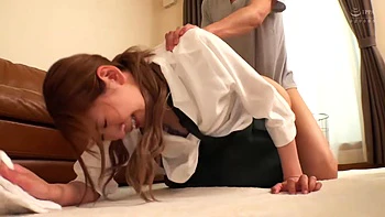 Asiática tetona chupando y follando duro