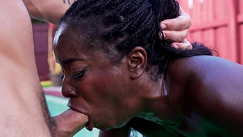 Naomi Foxxx lubrifica a buceta e leva pau do Kai Jaxon