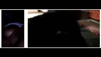 Indienne aux gros seins se masturbe