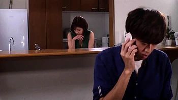 Jovem MILF japonesa chupando e fodendo em POV