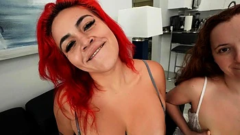 Red Eviee e Cherry Cheech transa hardcore a três