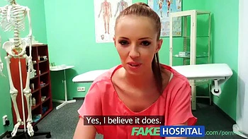 Брюнетка-пациентка фальшивой больницы жаждет большого члена доктора