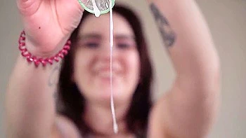 Humiliation cuckold avec femdom dure et masturbation forcée