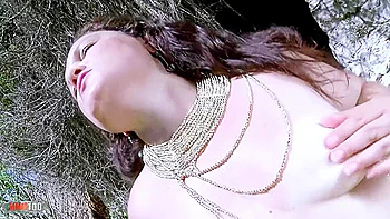 Толстая бразильская шлюха жёстко трахается на пляже