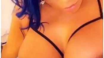 Rabo preto enorme recebe boquete e doggy