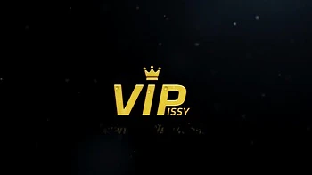 Бритые лесбиянки в струях золотого дождя