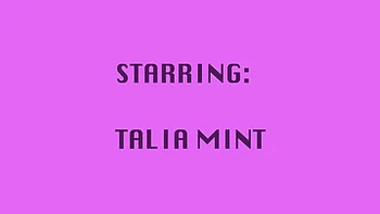 Talia Mint chasseuse alien solo creampie anale parfaite