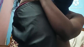 Honey Bhabhis frecher Spaß mit Nachbarsjungen auf Hindi