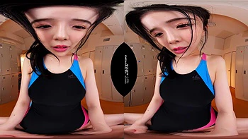 Rei Kamiki baisée en toutes positions au bureau