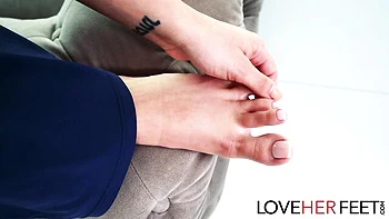 Gal Ritchie no JOI com sexo nos pés