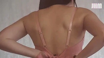 Японская теща Ая 27 трахается в горячем источнике - минет и кончают