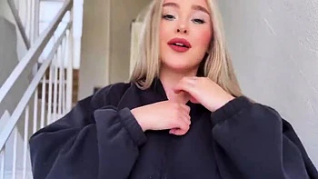 Blonde Teen Shows Pussy and Gets Creampied on First Date