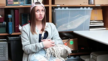 Follada dura en la oficina con Hayden Hennessy