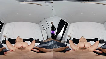 Rubia Jessie Ames monta polla grande a lo vaquera