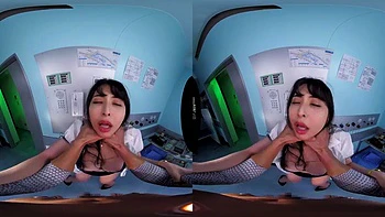 Asiatisches Cowgirl saugt Schwanz in VR