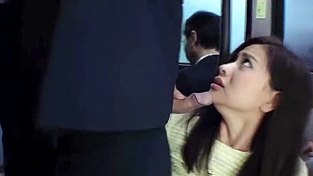 Пышногрудые азиатские милфы ебутся в забитом автобусе без цензуры