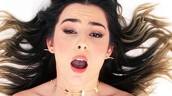 Irmã de criação virgem Lexi em duplo creampie e anal