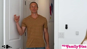 Ousada Demi Hawks: Será que teu pau parece maior na minha boca?