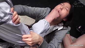 Новая японская училка трахнута с большой жопой и сиськами